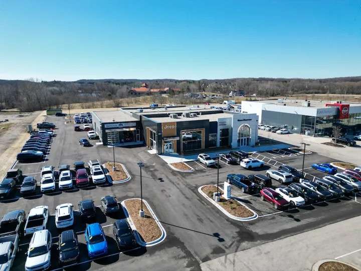 Russ Darrow Chrysler Dodge Jeep RAM of West Bend Service Center