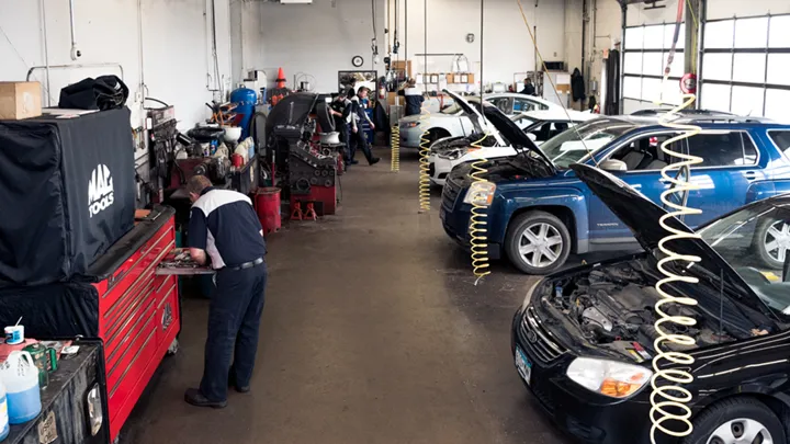 PARAMOUNT AUTO SERVICE