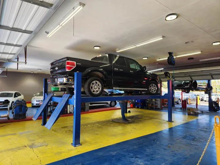 Luna Service Center - Auto Collision Repair