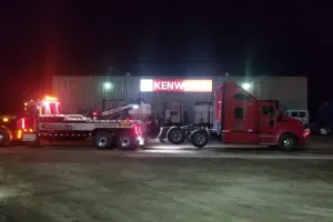 Del's Service Center, 24 hour Heavy Duty Towing & Rotator Service