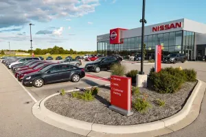 Russ Darrow Nissan of West Bend Service Center