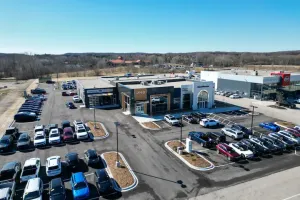 Russ Darrow Chrysler Dodge Jeep RAM of West Bend Service Center