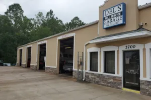 Del's Garage